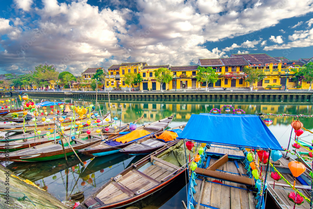 Wall mural Hoi An ancient town which is a very famous destination for tourists.