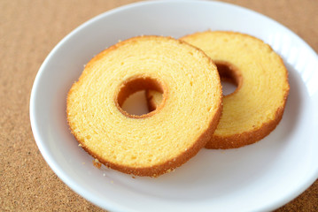 皿とバームクーヘン