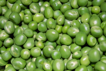 (Green Pea) A pea is most commonly the small spherical seed or the seed-pod of the legume Pisum sativum. The pea is a green, pod-shaped fruit, widely grown as a cool-season vegetable crop. - obrazy, fototapety, plakaty