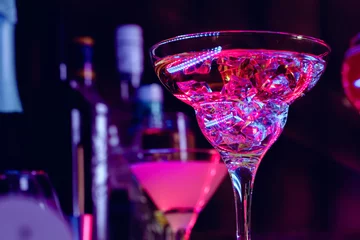 Foto op Plexiglas Cocktail drinks with ice in club lights © fotofabrika