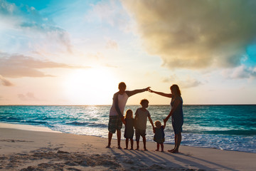 Fototapeta premium happy family with kids play at sunset beach