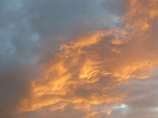 Fototapeta premium Abenddämmerung am Wolkenhimmel