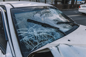 broken windshield, разбитое лобовое стекло