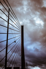 Autobahnbrücke vor dramatsichem Himmel