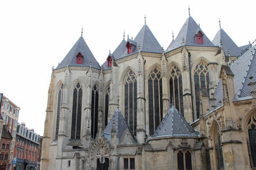 Fototapeta na wymiar medieval saint-maurice church in lille (france) 