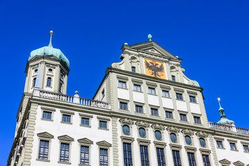 Fototapeta na wymiar Die imposante, rückseitige Fassade des Augsburger Rathauses