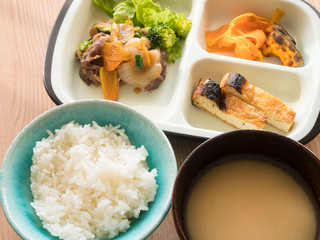 老人・シニアが食べるワンプレート介護食【介護用弁当】