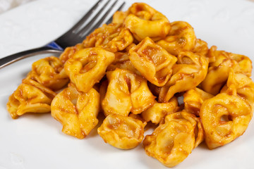 Tortellini cuisiné à la sauce tomate