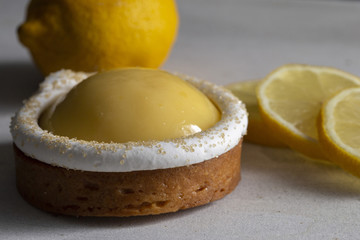 Lemon meringue tart with slices of fresh lemon