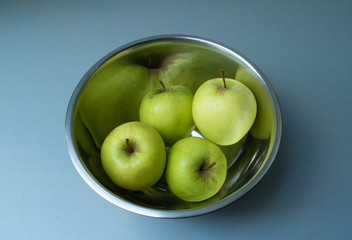 Bowl of delicious fresh green apples