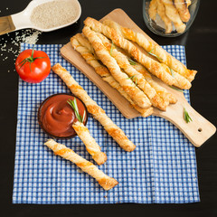Tomato sauce with Cheesy Breadsticks
