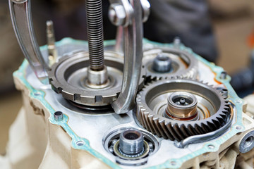 Opening of car automatic transmission by mechanic