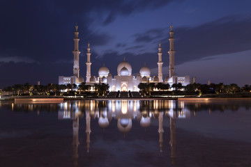 Sheik Zayed Grand Mosque at sunset, Abu Dhabi, UAE