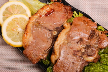 The delicious lamb ribs are roasted and cut into pieces, then put on the plate with sauce