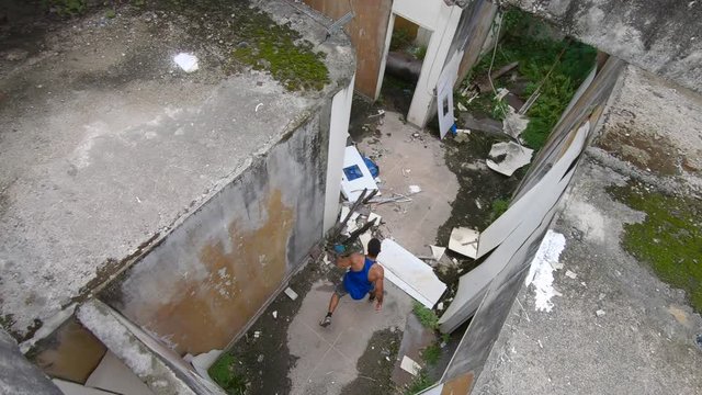 freerunner runs  to escape from a building