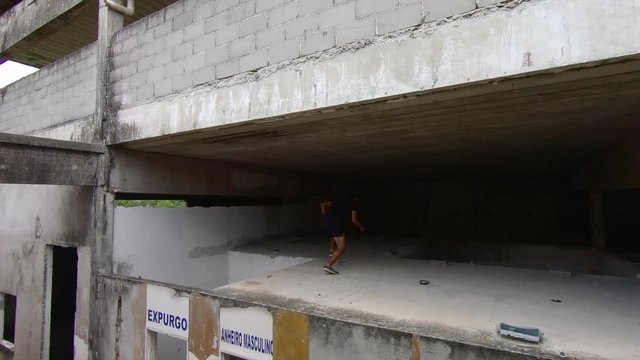 freerunner jumps to escape from a building
