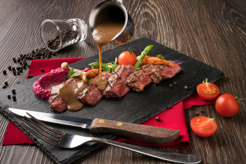 Slice premium meats topping with Thai garlic sauces.