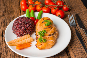 Chicken breast steak and riceberry rice