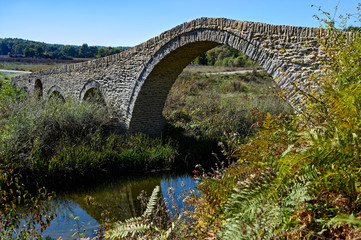 Fototapeta na wymiar View of the traditional stone bridge of Pramoritsa near Grevena in northwestern Greece