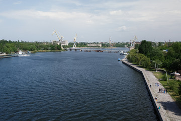 Fototapeta na wymiar city embankment in the city of Nikolaev, Ukraine