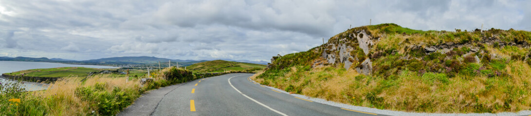 Fototapeta na wymiar road in mountains irland