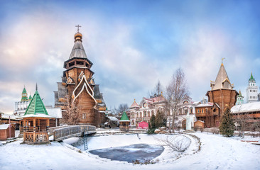 Храм Святителя Николая и пруд Church of St. Nicholas and the frozen pond