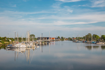 Fototapeta na wymiar Idyllischer Hafen in Harlesiel, Ostfriesland