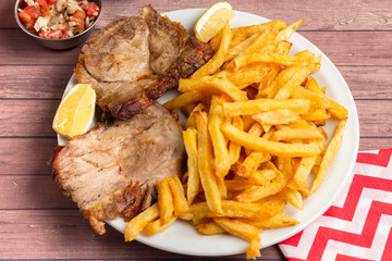 bondiola con papas fritas