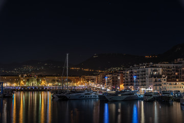 Fototapeta na wymiar Port Lympia de Nice la nuit - Port Lympia of Nice by night