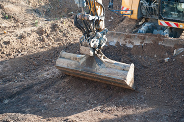 Hausbau, Ausheben einer Baugrube mit Bagger