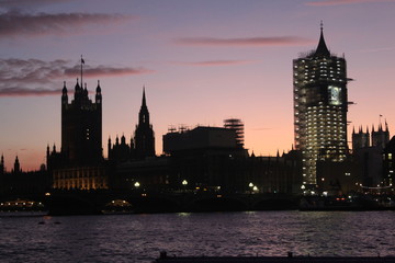 views of the river Thames at dusk