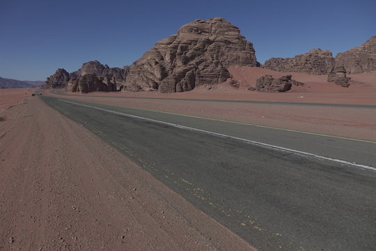 Asphalt road in Saudi-Arabia