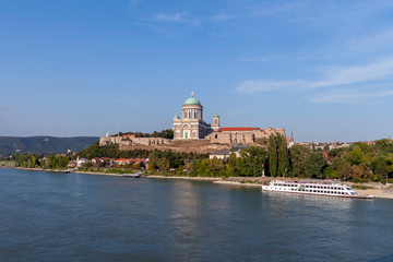 Obraz premium Basilica of the Blessed Virgin Mary at Esztergom by the River Da