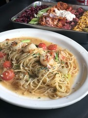 spaghetti with tomato sauce and basil