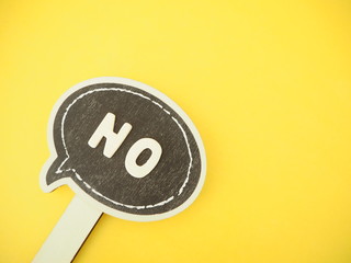 メッセージボードにSTOPストップの単語、余白あり