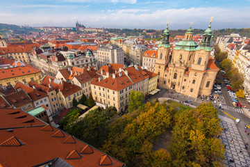 Obraz premium Elevated View of the Old Town Square in Prague With St. Nicholas Church
