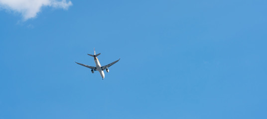 旅客機・飛行機・青空