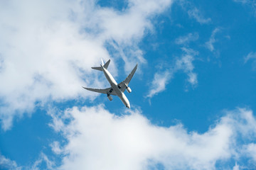 旅客機・飛行機・青空