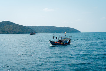 Fototapeta na wymiar small fishing boat in the sea