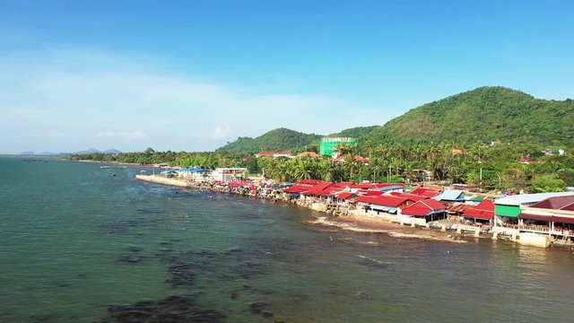 Le march&eacute; aux crabes de Kep vu de la mer, Au Cambodge