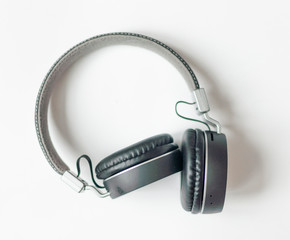 black wireless headphones top view photo