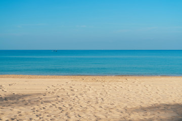 Fototapeta na wymiar Tropical sea beach with sand, ocean and blue sky