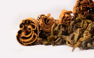 Cinnamon stick with ceylon green tea leaves - sri lankan green tea - gun powder