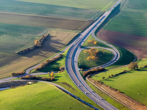 vue a&eacute;rienne d'une autoroute dans l'Eure en France
