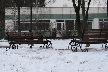Fototapeta na wymiar bench in a winter Park on a cloudy day, Moscow