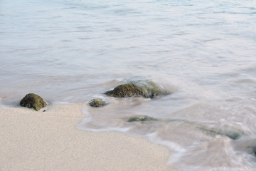 Piedras en la orilla de la playa
