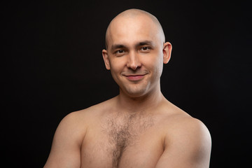 Naklejka premium Photo of bald man with bare shoulders