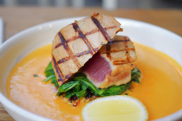 Grilled tuna steak with curry sauce