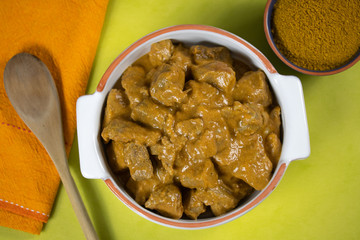 sauté de porc au curry et lait de coco