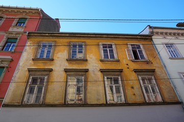 Fototapeta na wymiar old building graz facade